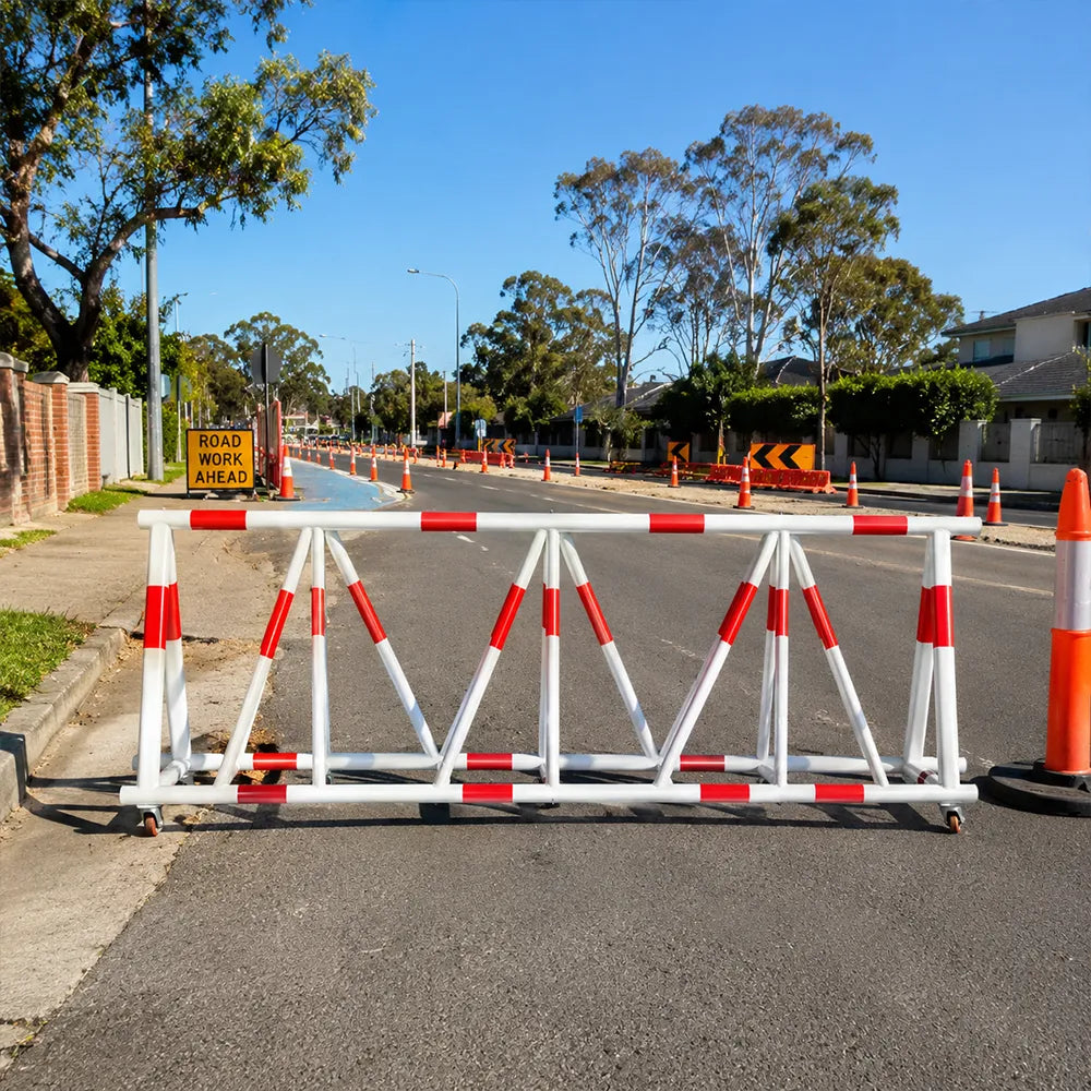 GROVIA Mobile Safety Barricade 3/4m Heavy Duty Steel Road Barrier with Yellow Black Warning Design for Construction Area - Red & White