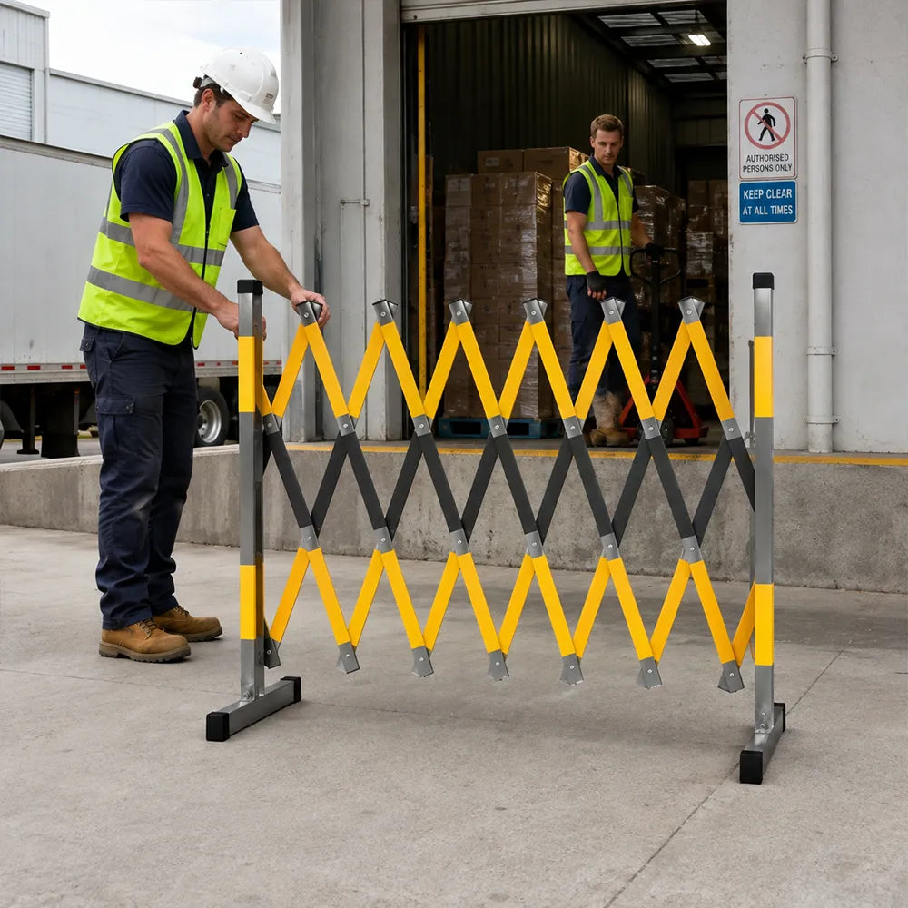 GROVIA Portable Retractable Safety Barrier 1.2m Height x 4m Length Expandable Crowd Control Fence with Reflective Strips - Yellow & Black