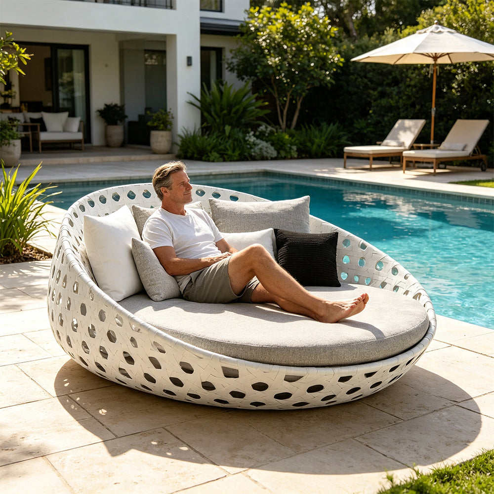 SOLARA Outdoor Round Daybed with PE Rattan Metal Frame 120cm 6 Cushions High Density Foam Patio Poolside Furniture - Grey