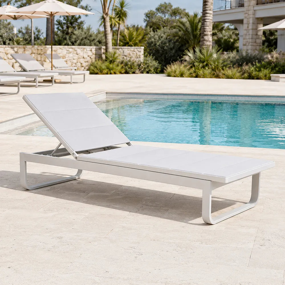 SOLARA Outdoor Sun Lounger - Adjustable Pool Chaise Lounge Aluminium Alloy Frame Patio Furniture for Garden Beach Hotel Leisure Spaces - Grey