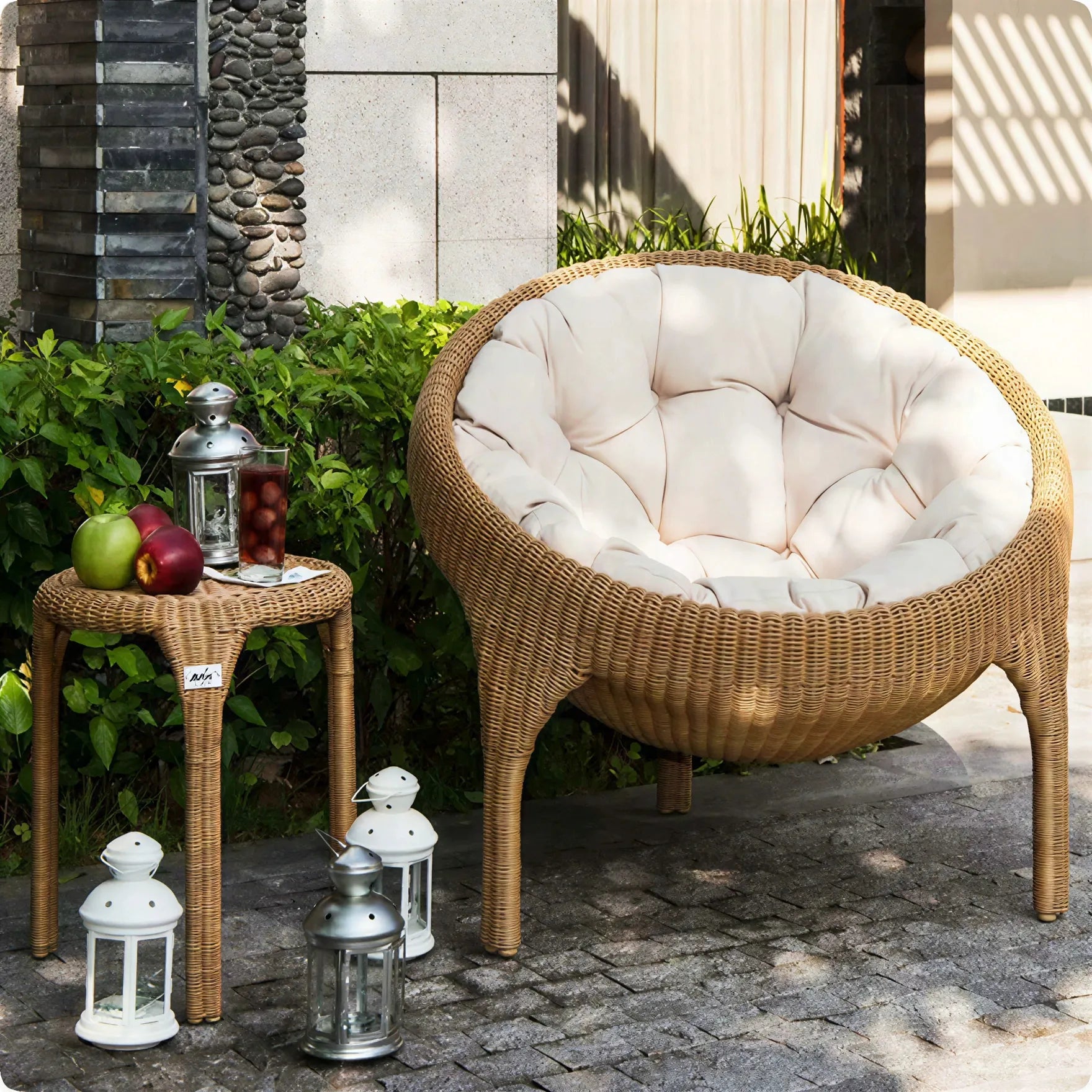 SOLARA Outdoor Round Rattan Lounge Chair PE Rattan Steel Frame Thick Cushion for Patio Balcony Garden - Natural