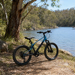 VOLTUS Youth Mountain Bike with Front Suspension, Dual Disc Brakes and Wide All-Terrain Tyres - Black & Blue